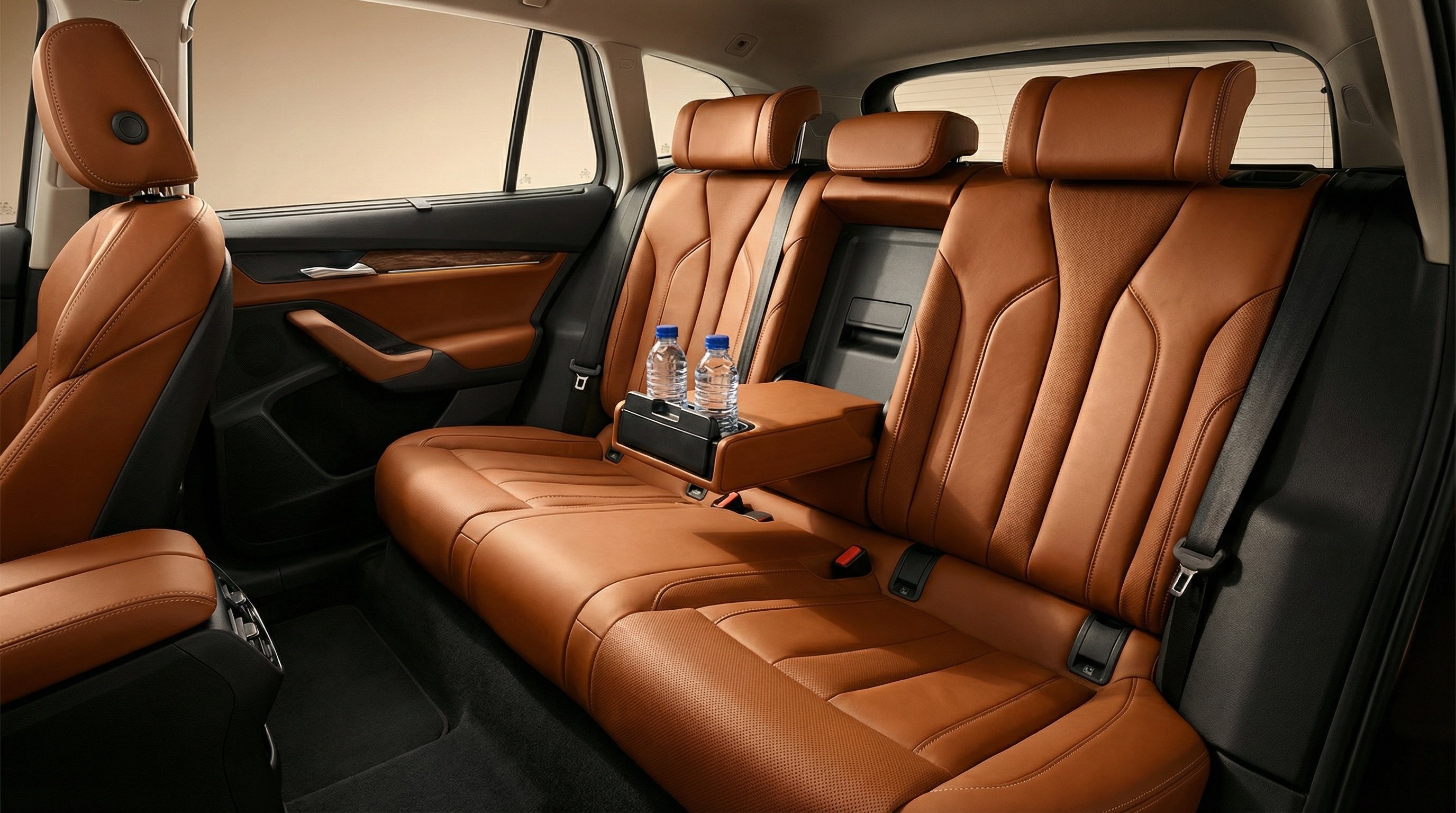 Interior Mercedes Premium BAT - Asientos de Cuero y Botellas de Agua Cortesía