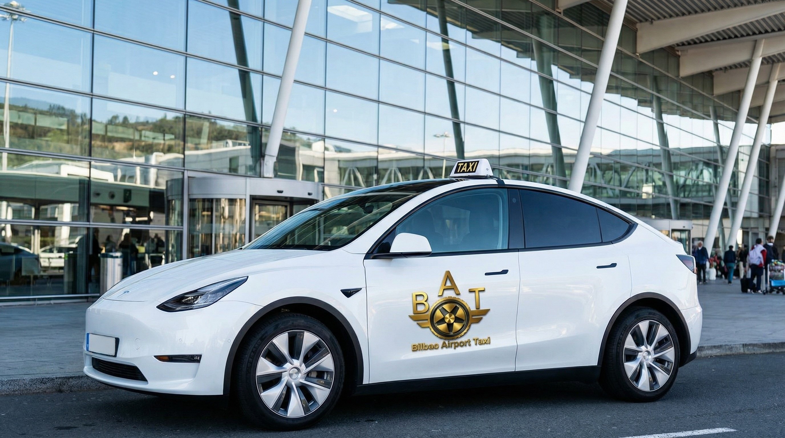 Tesla Model Y Blanco BAT - SUV Premium frente al Aeropuerto de Bilbao